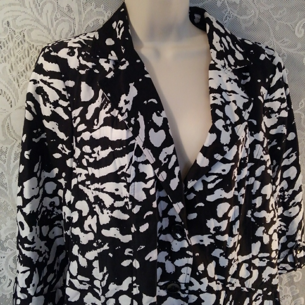 Notations Crop Blazer Jacket - Picture 3 of 6